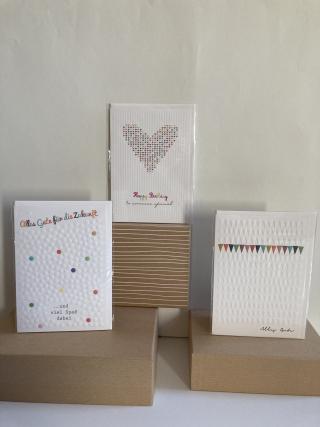 Glückwunschkarten Pure-White mit unterschiedlichen Motiven, Mustern und Sprüchen.