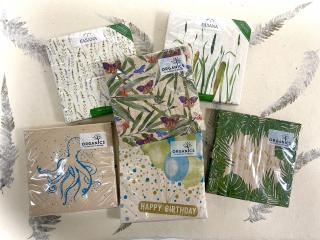 Organics-Servietten aus 100 Prozent recyceltem Tissue und Fasana-Servietten aus Gras-Zellstoff.