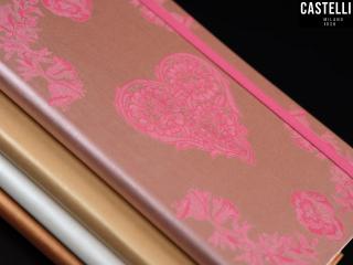 Verschiedene Notizbücher von Castelli Milano in der Serie LACE.