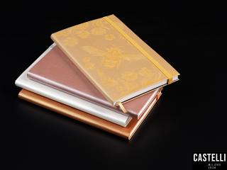 Verschiedene Notizbücher von Castelli Milano in der Serie LACE.