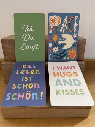 Diverse Grußkarten mit unterschiedlichen Motiven und Sprüchen. 