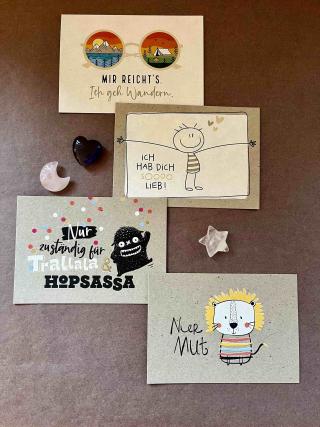 Diverse Grußkarten mit unterschiedlichen Motiven und Sprüchen. 