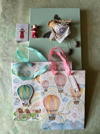 Diverse Schutzengel, verschiedene Geschenksackerl.