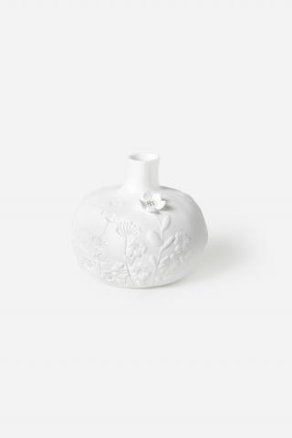 Vase aus Keramik mit Blumenmuster.