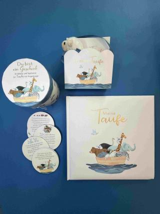 Box Du bist ein Geschenk mit 30 Gebeten und Spielversen zur Taufe und einer Fingerpuppe; Geschenkset Zu deiner Taufe bestehend aus Büchlein und Plüschschaf; Erinnerungsalbum mit der Aufschrift Meine Taufe